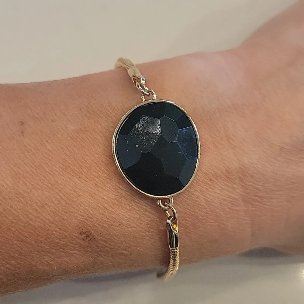 Perfect Condition Elegant Gold and Black Stone Bracelet